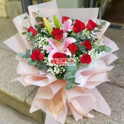 泰安11朵红玫瑰百合，全世界里只有一个你